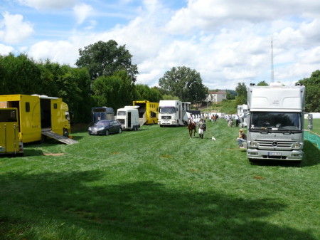 Einer der Parkplätze am Turnier